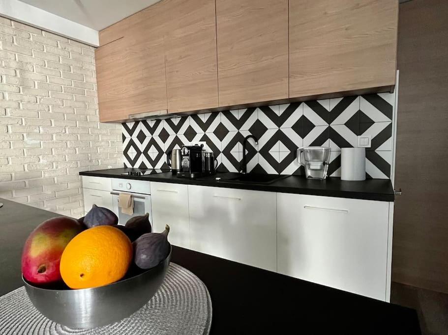 Smart Apartment Ogrodowa Warschau Buitenkant foto